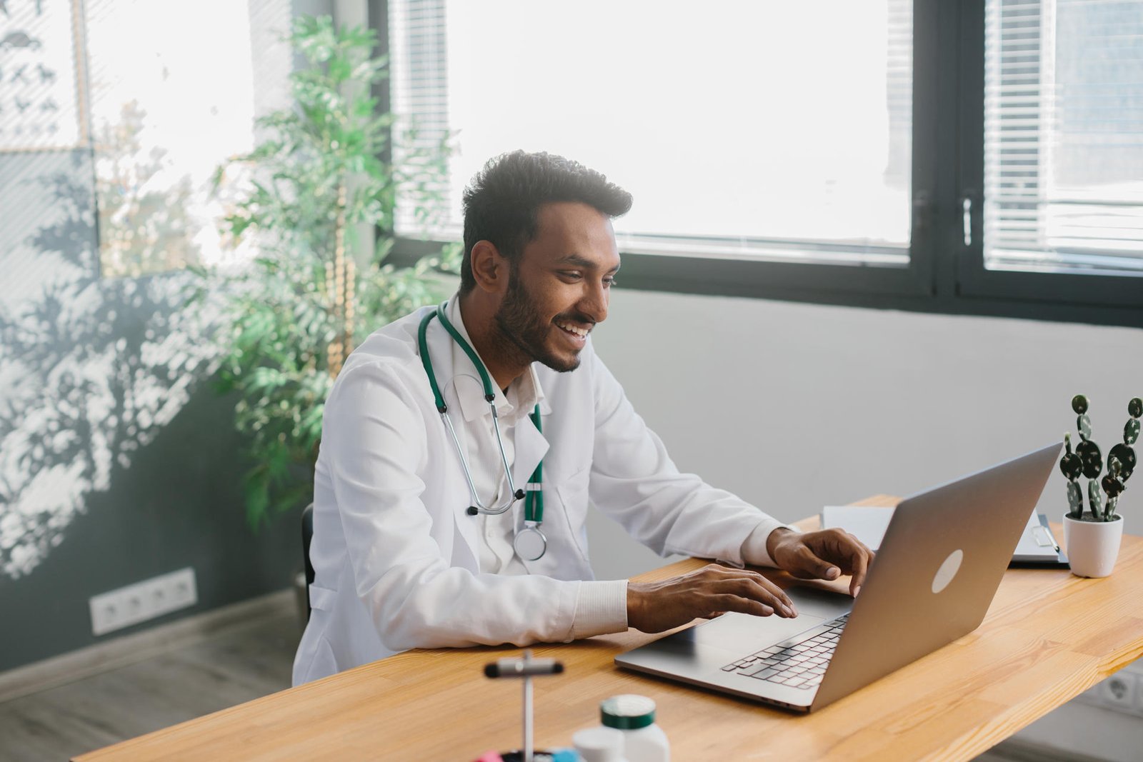 an-asian-doctor-uses-a-laptop-to-conduct-an-online-2025-02-22-16-10-31-utc.jpg an-asian-doctor-uses-a-laptop-to-conduct-an-online-2025-02-22-16-10-31-utc.jpg